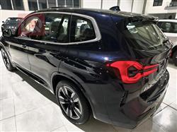 بی ئێم دەبڵیو iX3